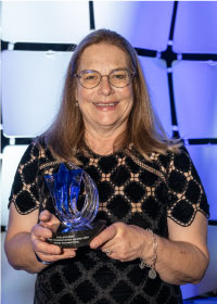 Gina Sunseri receiving the Space Communicator Award